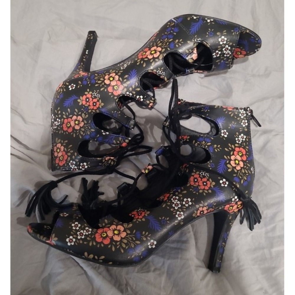 Nine West Briago Black Floral Lace up Sandal SZ 9.5 w/tassel back zip punk‎ goth - Picture 5 of 11